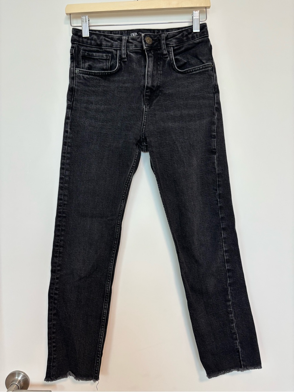 Zara Black Cropped Ankle Jeans